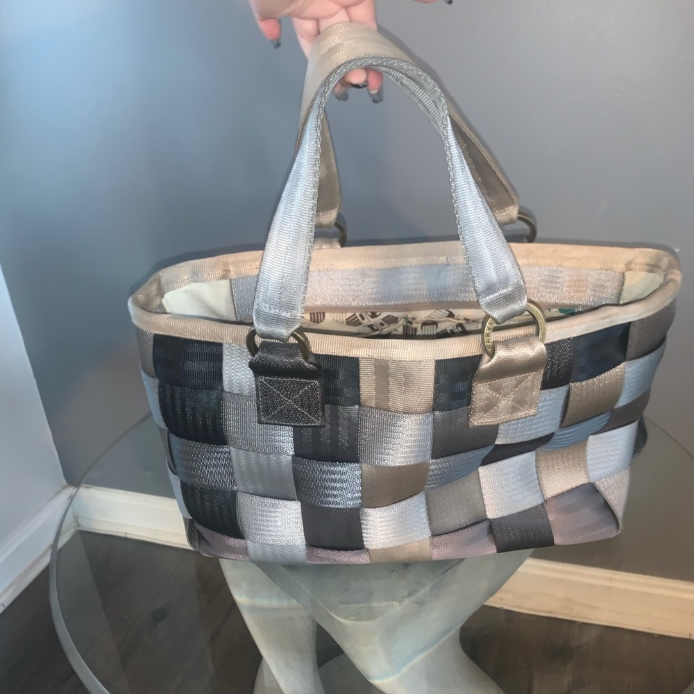 Harvey’s seatbelt purse